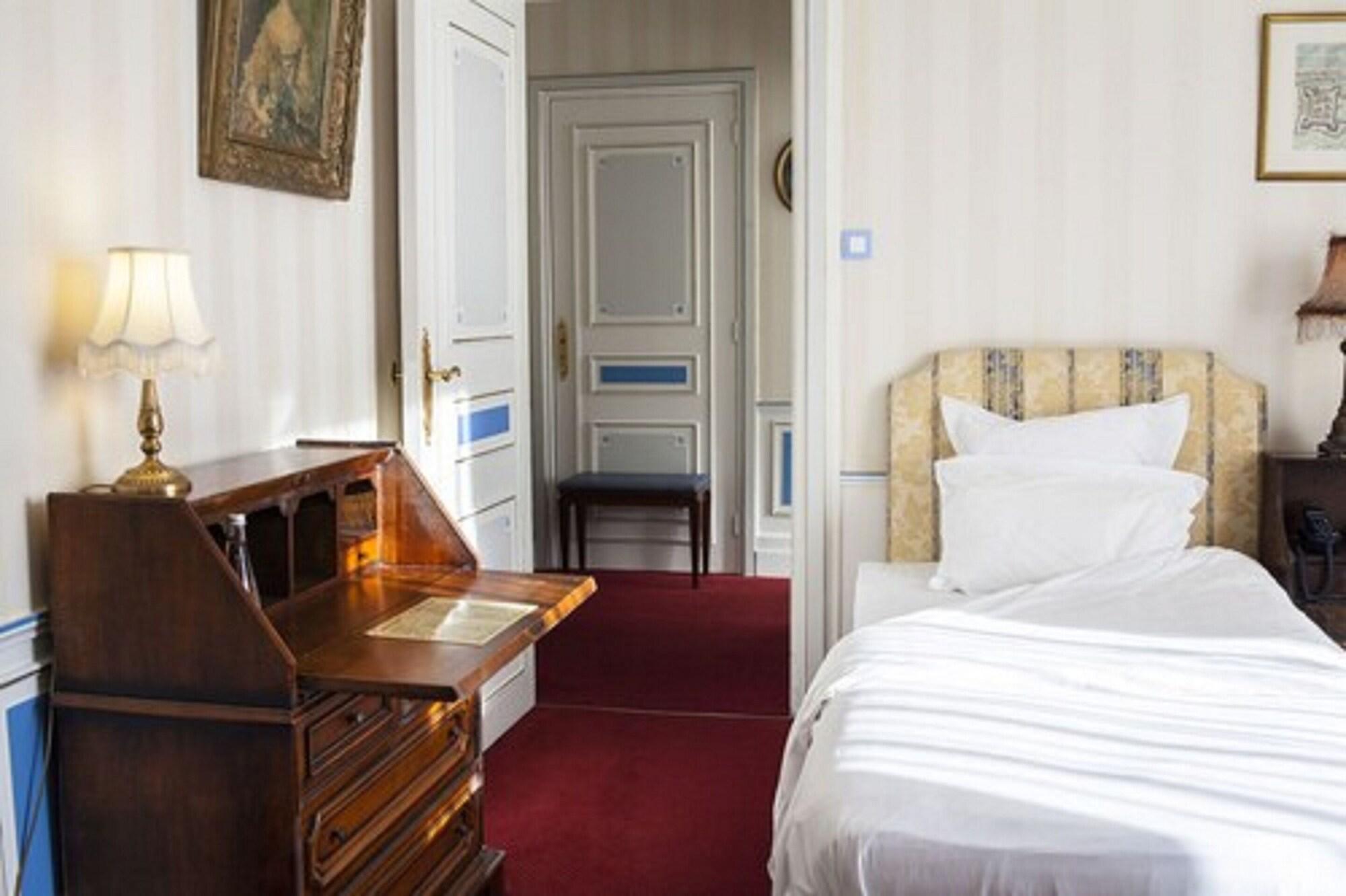 Hotel Meurice Calais Extérieur photo